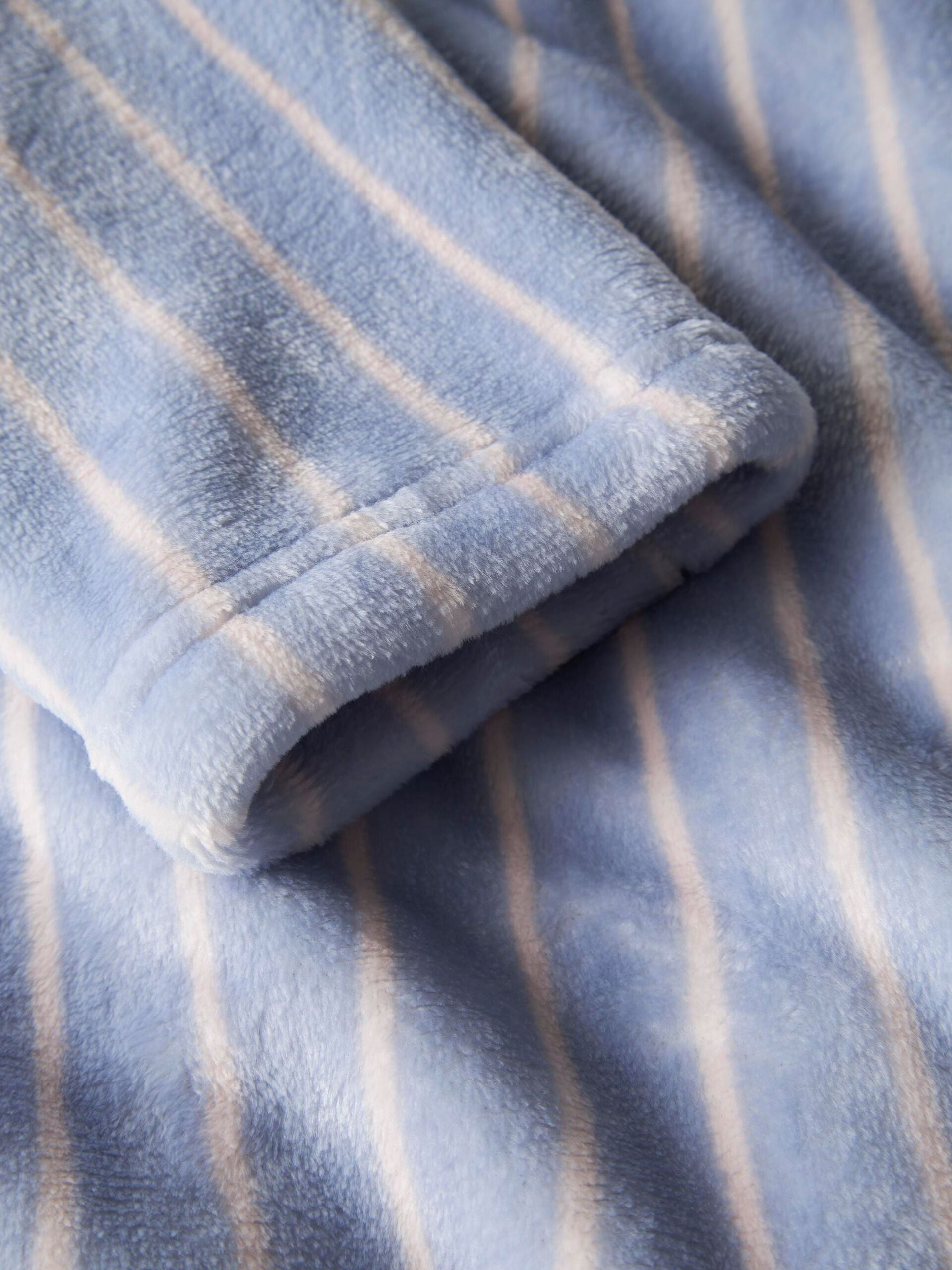 Name it-NKFROSE MORNING ROBE-kentucky blue