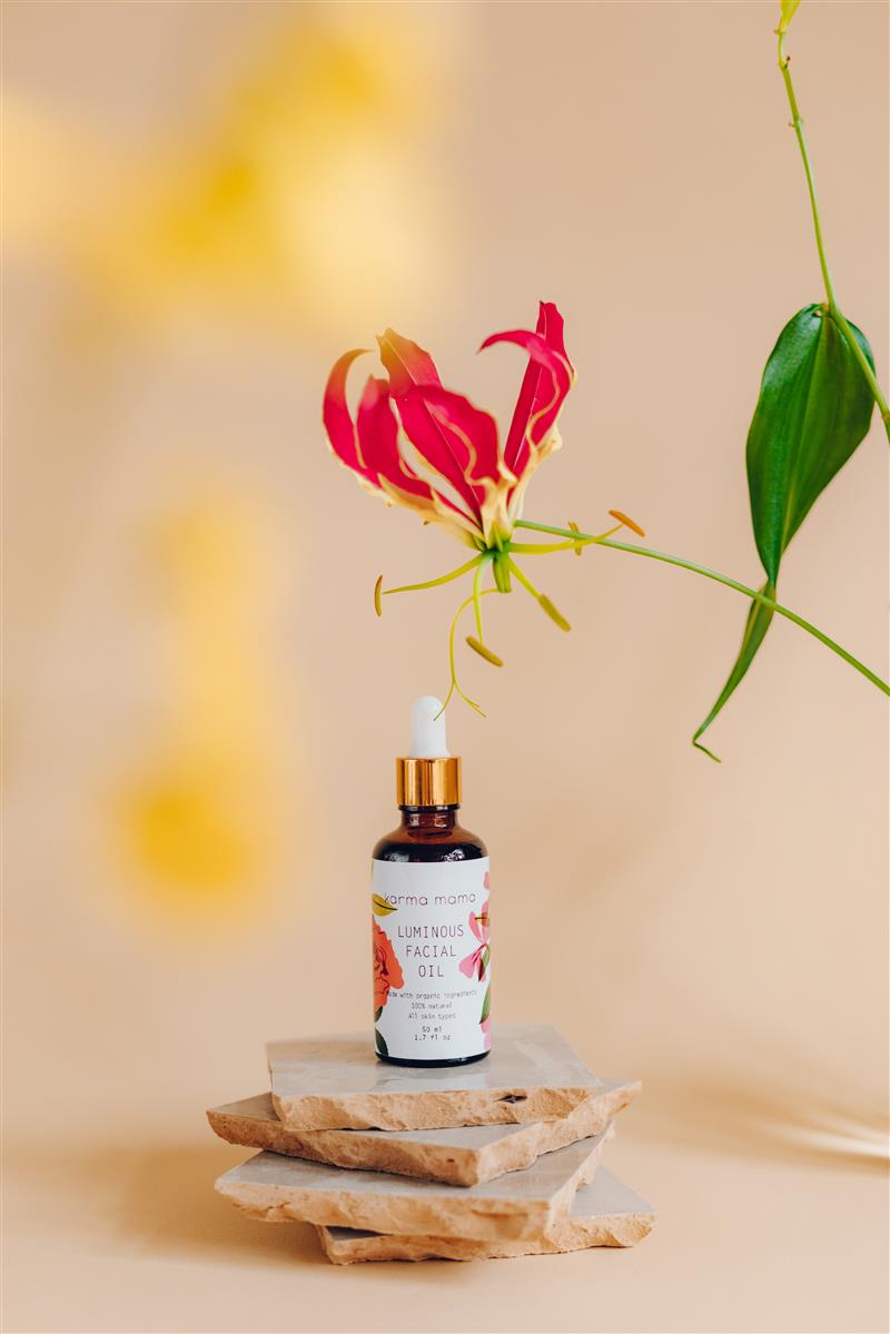 karma mama Luminous Facial Oil