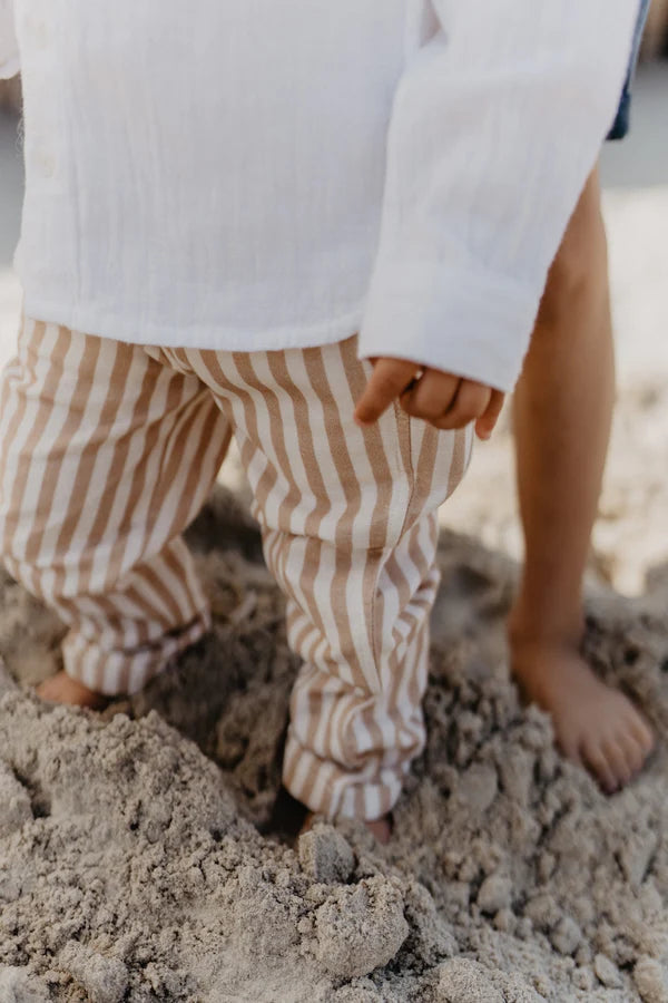 GESTREIFTE LEINENHOSE MIT TASCHEN