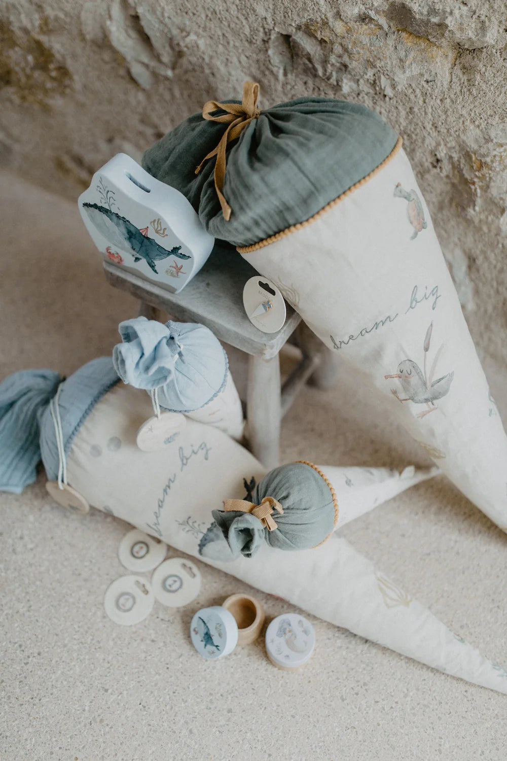 Schultüte groß 'whale' mit Pappkegel und Füllkissen