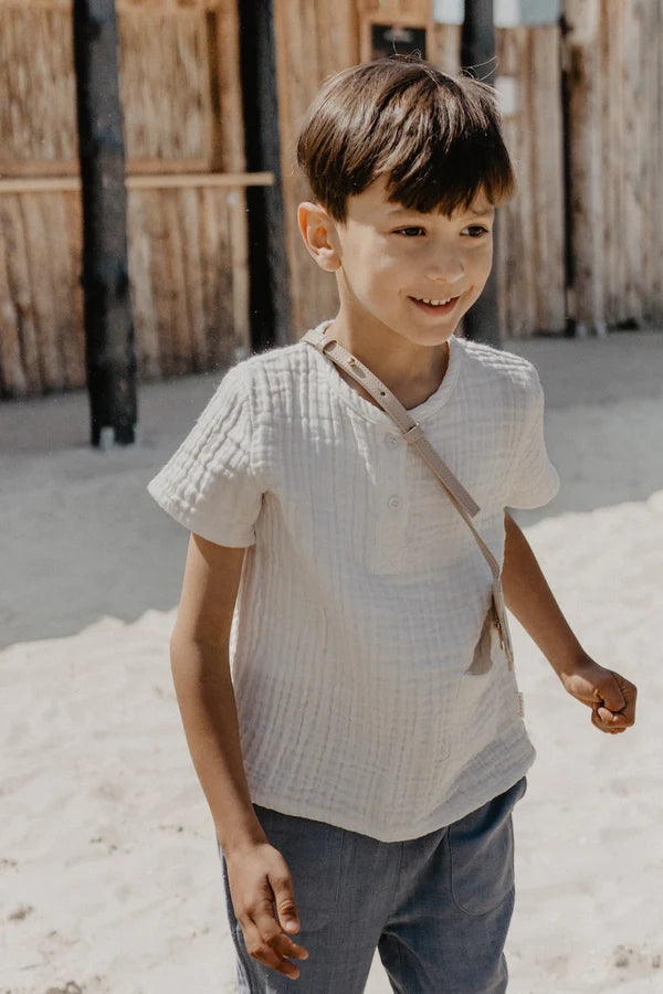 T-SHIRT AUS MUSSELIN 'WHITE' MIT TASCHE